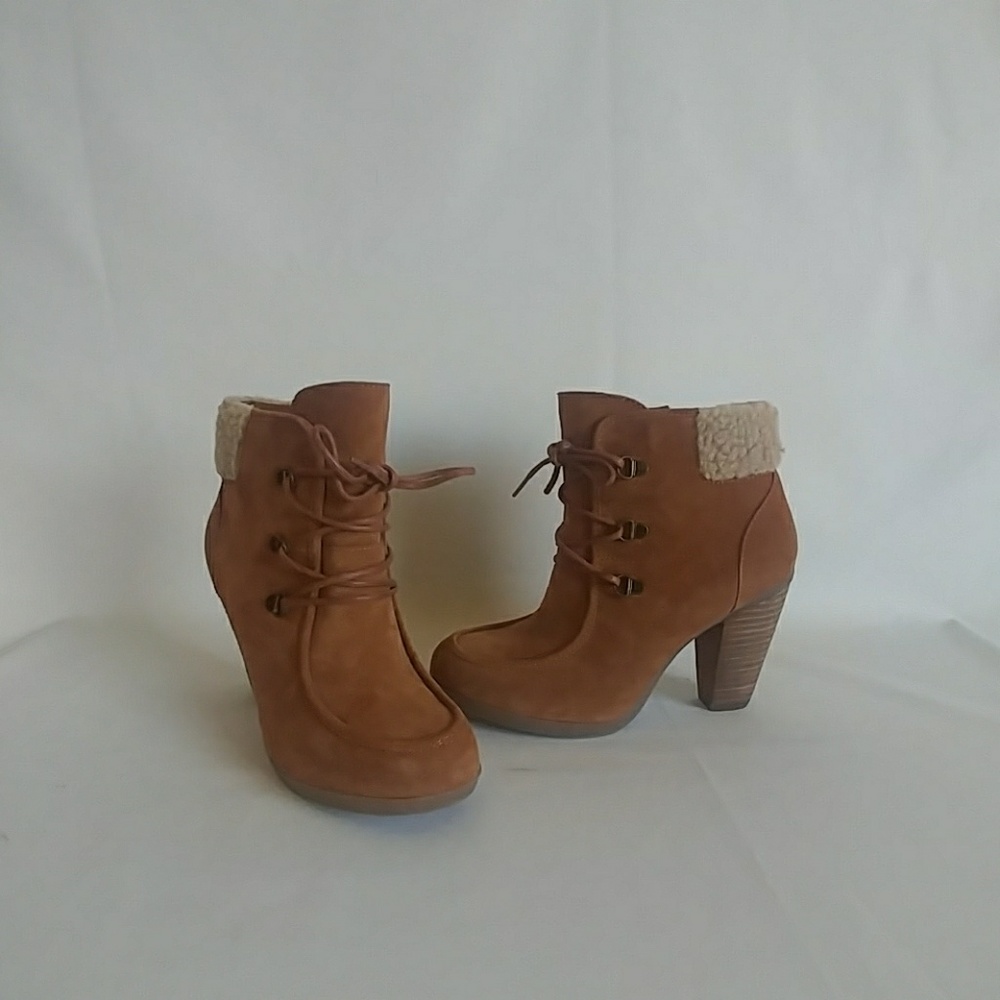 🎈 SALE! Suede lace up chunky heel bootie